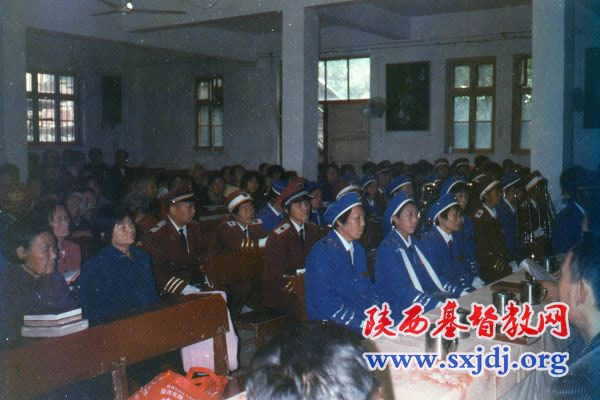 华县基督教两会举行庆祝建国60周年暨纪念三自爱国运动59周年文艺座谈会(图2)