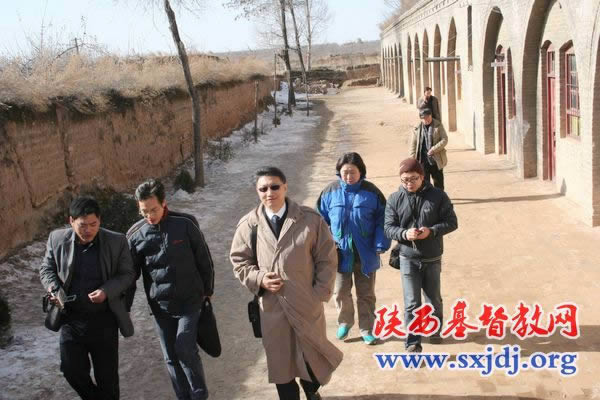 基督教全国两会社会服务部、上海国际礼拜堂同工来陕考察援建项目(图1)