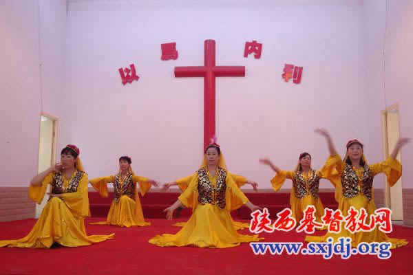 略阳县太阳沟基督教会举行国庆60周年暨三自爱国运动59周年庆祝活动(图3)