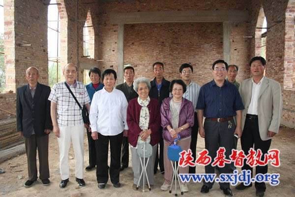香港吕明才基金会黄吕英玲女士一行访问陕西教会