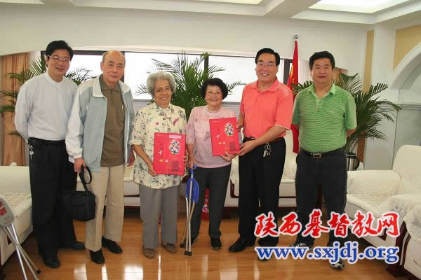香港吕明才基金会黄吕英玲女士一行访问陕西教会(图5)