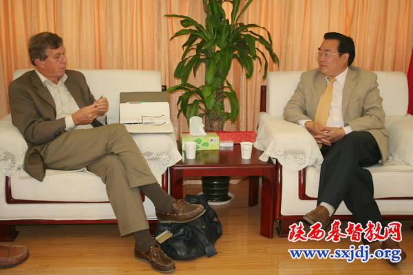 挪威圣约教会高卫格牧师一行访问陕西教会(图1)