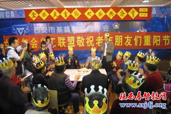 相聚女青年会 欢度重阳佳节