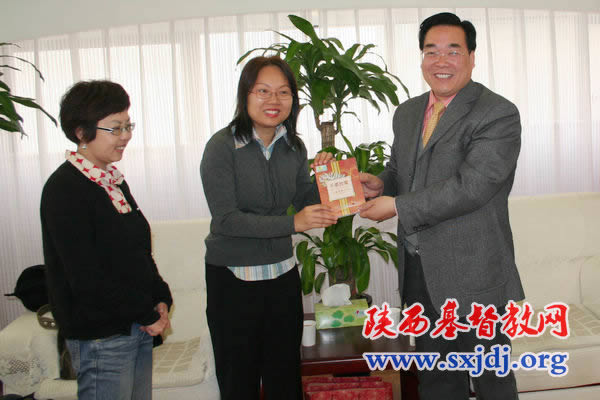 亚太联合圣经公会一行访问省基督教两会(图1)