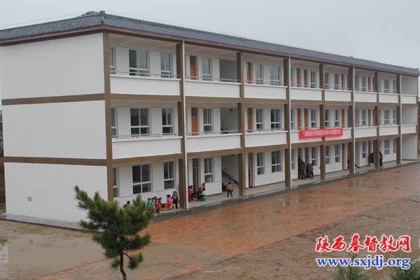 基督教全国两会社会服务部同工验收援建富县南道德小学项目(图4)