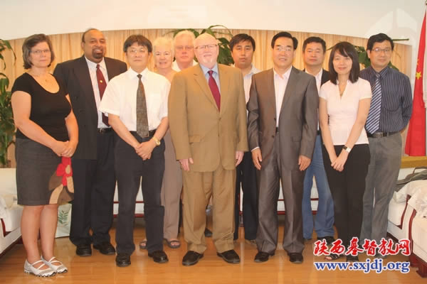 世界福音派联盟代表团访问省基督教两会(图3)