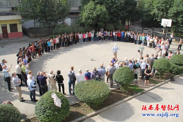 圣经学校接待挪威尤约翰牧师一行(图2)