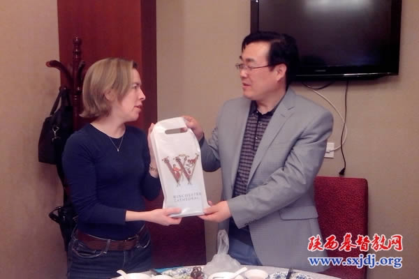 英国圣公会来陕西教会访问(图1)