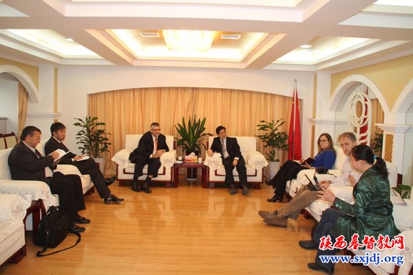 美国归正宗一行访问我省教会(图1)