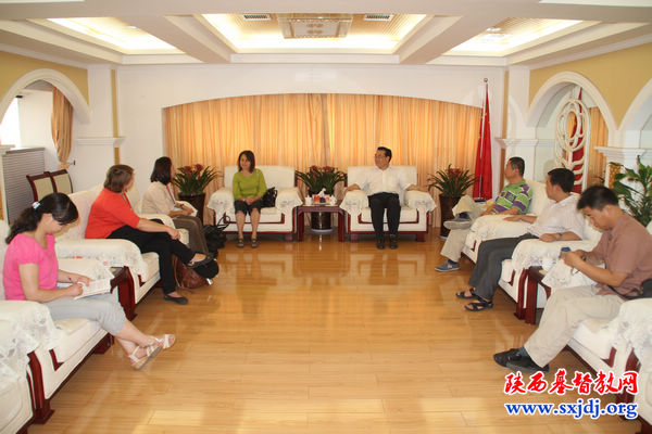 美国联合圣经公会一行访问我省教会(图1)