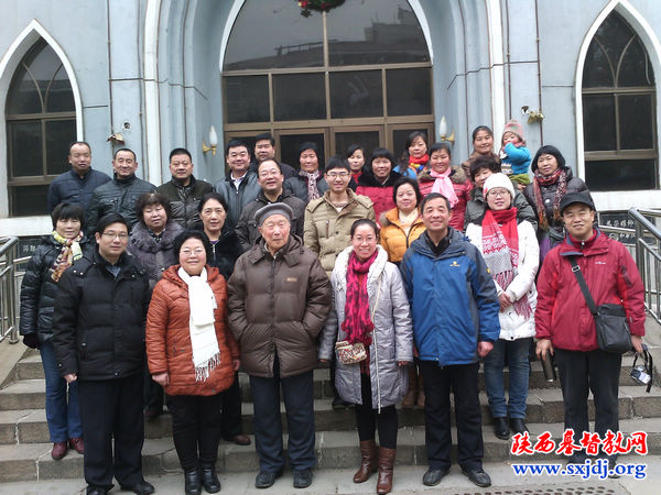 陕西圣经学校负责同工看望老牧长