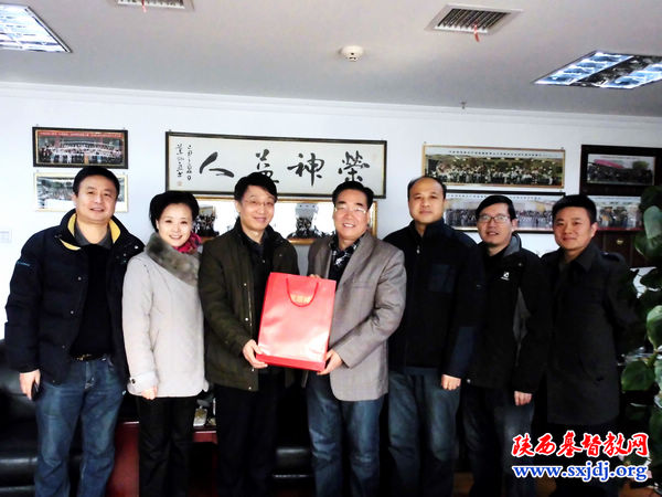 省政协办公厅赵向东巡视员看望王俊牧师