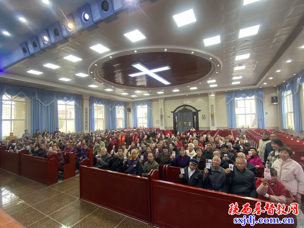 南郑区大河坎基督教堂举办重阳节敬老活动