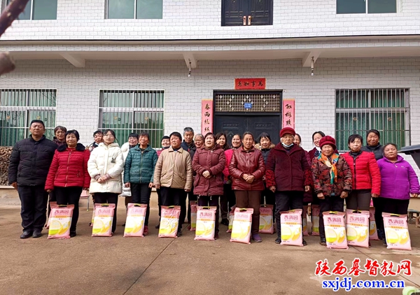 商州区基督教两会开展年终探访送温暖活动