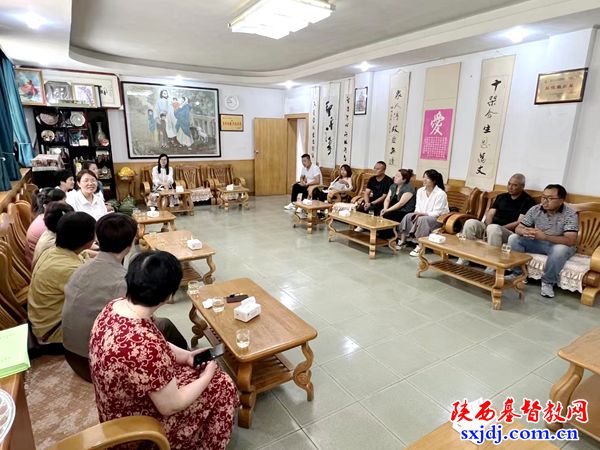 蒲城教会向陕西圣经学校师生奉献爱心，分享主恩