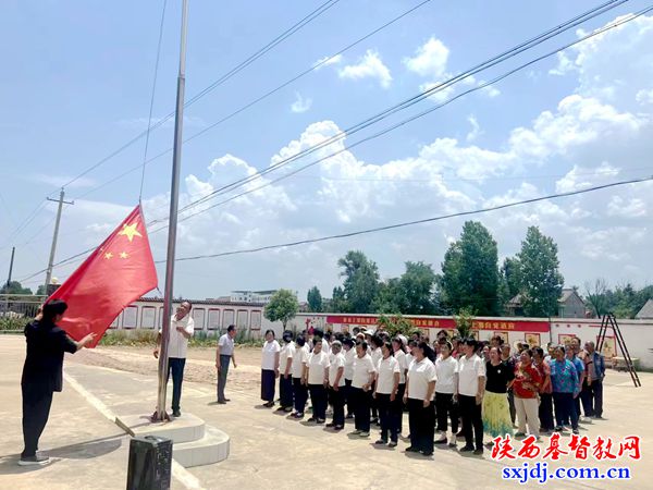 洛南县基督教各堂点举行升国旗仪式