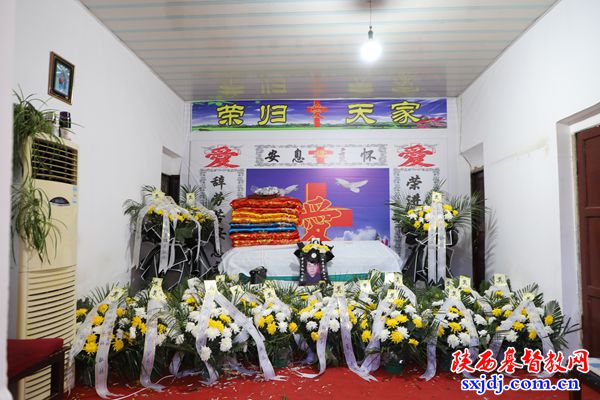 榆阳区芝圃巷基督教堂举行杨振华牧师追思礼拜