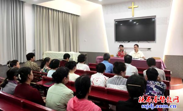 杨凌示范区张家岗福音堂举办宗教政策法规学习会