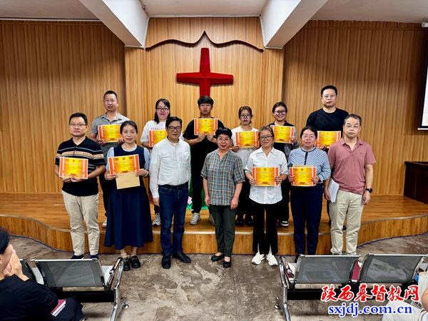 表彰优秀学子，涵养信仰与学风之美——陕西圣经学校举行奖学金颁发仪式