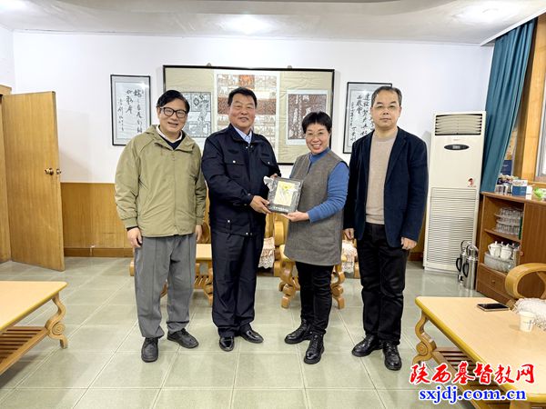 宝鸡市眉县常兴教会向陕西圣经学校奉献爱心