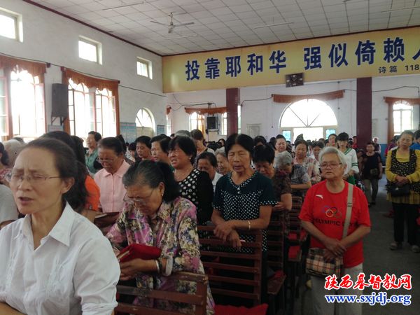 我省部分教会举行纪念中国人民抗日战争胜利暨世界反法西斯战争胜利71周年和平祈祷活动(图2)