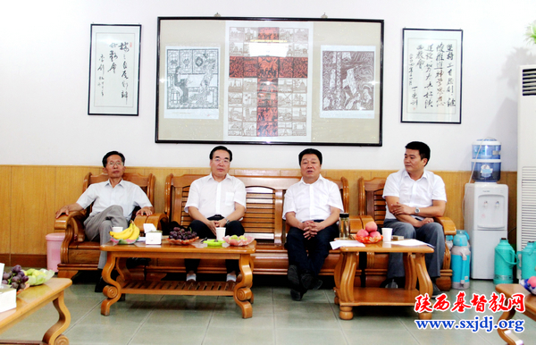 省宗教局杨义民副局长到圣经学校慰问教师