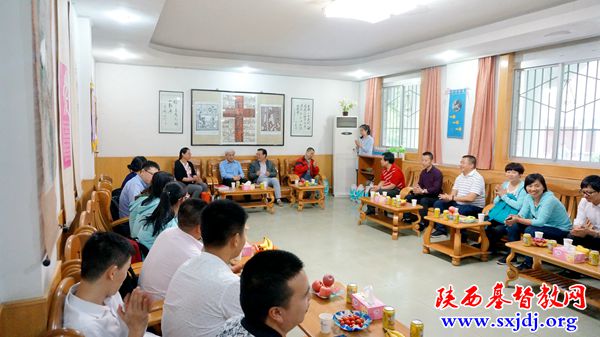 福建神学院毕业班师生一行来访圣经学校(图1)