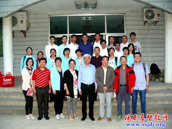 福建神学院毕业班师生一行来访圣经学校(图3)