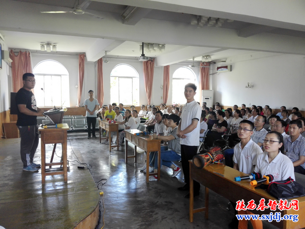 圣经学校举行趣味经文竞赛(图2)