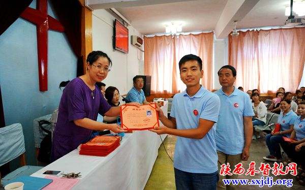 省基督教两会、陕西圣经学校隆重举行第27期教牧义工培训班结业感恩崇拜暨结业典礼(图5)