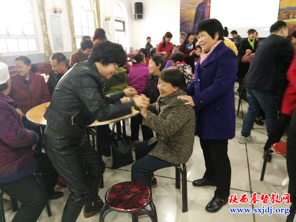 岐山县基督教会开展敬老爱老活动