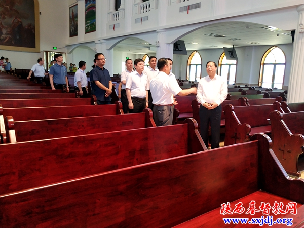 省委常委、统战部部长姜锋莅临宝鸡教会调研宗教工作(图2)