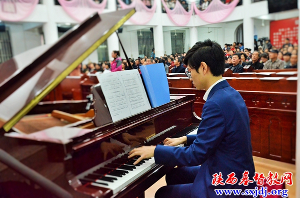 陕西圣经学校建校三十周年感恩赞美晚会在西安隆重举行(图4)