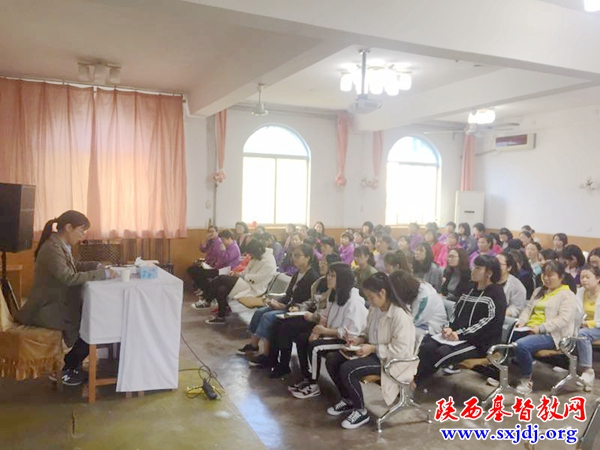 陕西圣经学校全体师生学习2019年全国人大、政协“两会”精神