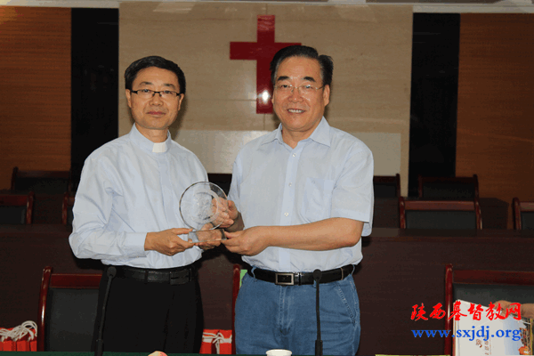 深圳市基督教南山堂教牧同工访问省基督教两会