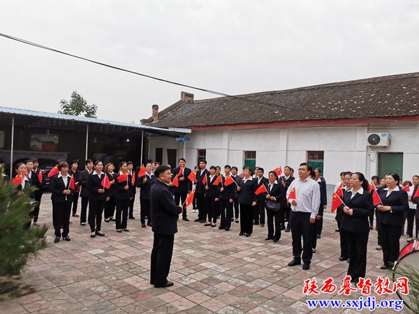 泾阳县基督教两会为“庆祝建国70周年”隆重举行升国旗仪式(图2)