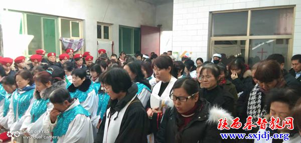 铜川市基督教爱国会举行侯海霞教师追思及遗体告别礼拜(图2)