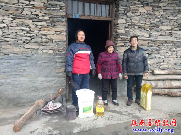 送温暖，白河教会在行动(图2)