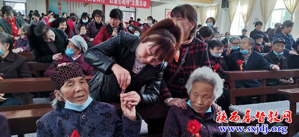 与长者同行，以爱心相伴 ——岐山县基督教堂举行敬老节感恩活动