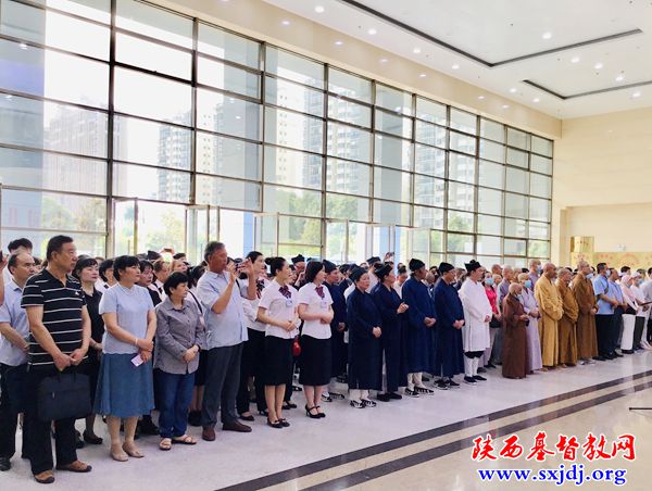 永远跟党走，共筑中国梦——汉中市基督教两会参加市民族宗教界庆祝中国共产党成立100周年主题画展(图3)