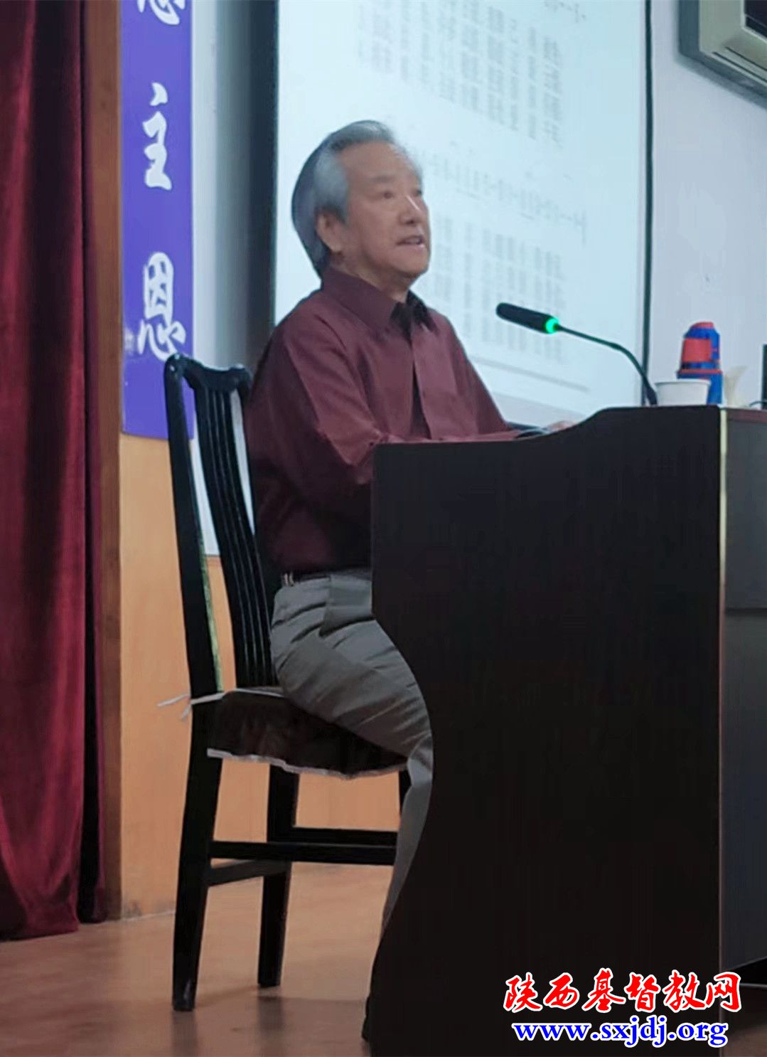 国家一级指挥焦望曾先生为圣校师生作“合唱与合唱指挥”的讲座