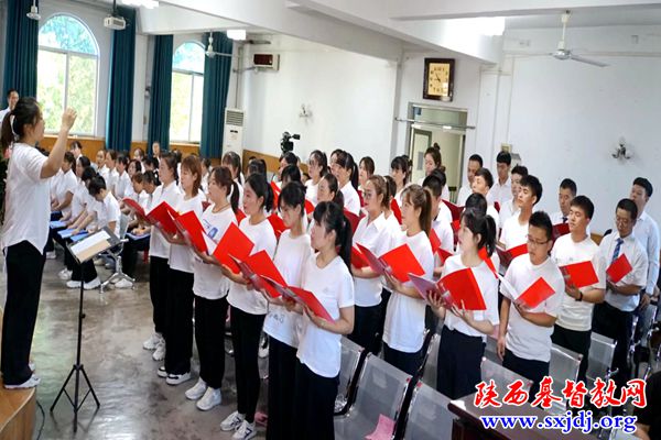 陕西省基督教第一期教牧骨干素质提升培训班结业、陕西圣经学校第六届神学大专班毕业感恩崇拜暨典礼隆重举行(图2)