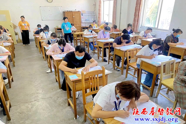 陕西基督教第二期教牧骨干素质提升培训班、陕西圣经学校第八届神学大专班入学考试在西安顺利举行(图2)